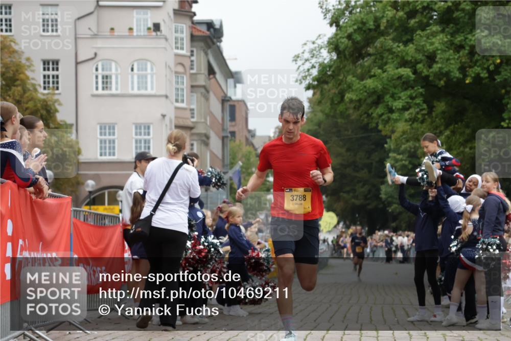 13.09.2026 - Kiel Lauf Yannick Fuchs http://msf.ph/oto/10469211 13.09.2026 10:22:14 Ziel 3732, 4621, 8708, 1987, 3732, 3788, 9681, 12148, 8240, 3788 meine-sportfotos.de
