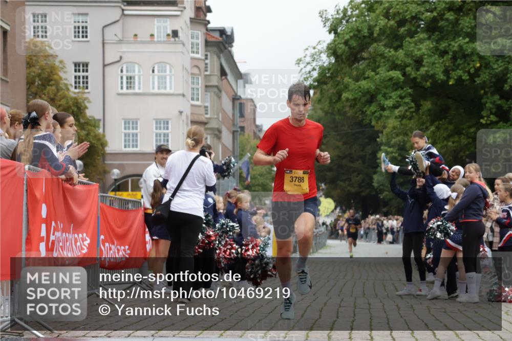 13.09.2026 - Kiel Lauf Yannick Fuchs http://msf.ph/oto/10469219 13.09.2026 10:22:14 Ziel 3732, 4621, 8708, 1987, 3732, 3788, 9681, 12148, 8240, 3788 meine-sportfotos.de