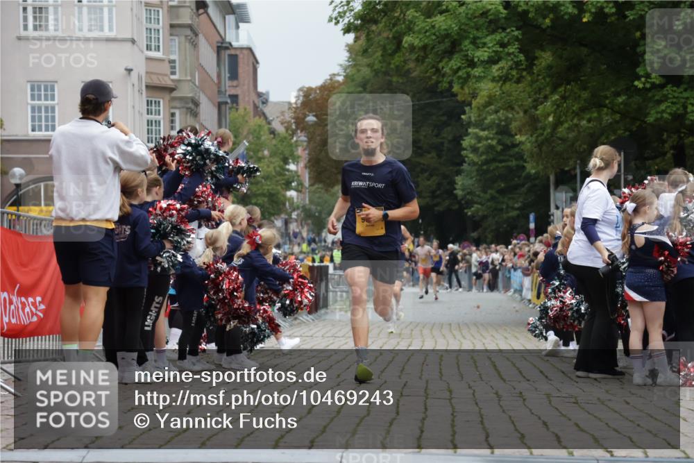 13.09.2026 - Kiel Lauf Yannick Fuchs http://msf.ph/oto/10469243 13.09.2026 10:22:22 Ziel 4621, 8240, 8708, 1987, 3732, 9681, 12148, 151, 5603, 3788, 9681 meine-sportfotos.de