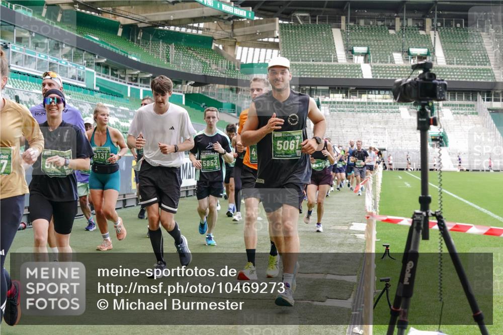 13.09.2026 - 21. swb-Marathon Bremen Michael Burmester http://msf.ph/oto/10469273 13.09.2026 13:14:01 Laufen im Stadion 183, 270, 278, 349, 460, 576, 600, 631, 695, 702, 768, 933, 950, 956, 1005, 1008, 1143, 1392, 1408, 1426, 1573, 1596, 1641, 1818, 1819, 1991, 2005, 2024, 2035, 2079, 2233, 2264, 2314, 2387, 2412, 2439, 2457, 2461, 2478, 2494, 2521, 2540, 2564, 2612, 2665, 2684, 2693, 2765, 2773, 2792, 2816, 2829, 2838, 2860, 2865, 2884, 2887, 2895, 2921, 2972, 2975, 2978, 3016, 3111, 3209, 3253, 3277, 3293, 3304, 3313, 3378, 3405, 3428, 3434, 3653, 3661, 4034, 4080 meine-sportfotos.de