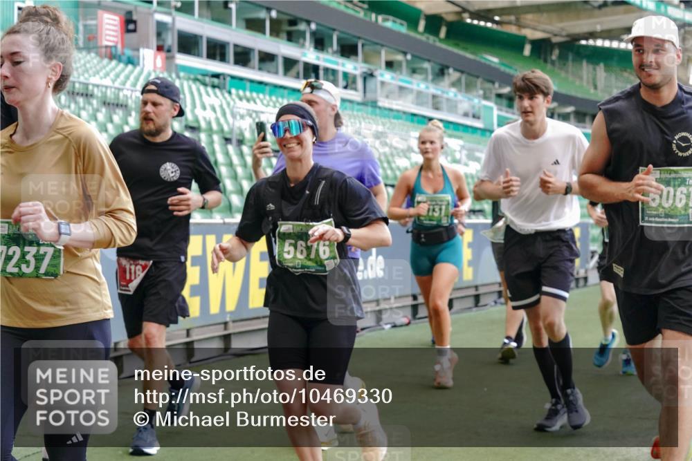 13.09.2026 - 21. swb-Marathon Bremen Michael Burmester http://msf.ph/oto/10469330 13.09.2026 13:14:02 Laufen im Stadion 183, 270, 278, 349, 460, 576, 600, 631, 695, 702, 768, 933, 950, 956, 1005, 1008, 1143, 1392, 1408, 1426, 1573, 1596, 1641, 1818, 1819, 1991, 2005, 2024, 2035, 2079, 2233, 2264, 2314, 2387, 2412, 2439, 2457, 2461, 2478, 2494, 2521, 2540, 2564, 2612, 2665, 2684, 2693, 2765, 2773, 2792, 2816, 2829, 2838, 2860, 2865, 2884, 2887, 2895, 2921, 2972, 2975, 2978, 3016, 3111, 3209, 3253, 3277, 3293, 3304, 3313, 3378, 3405, 3428, 3434, 3653, 3661, 3680, 4034, 4080 meine-sportfotos.de