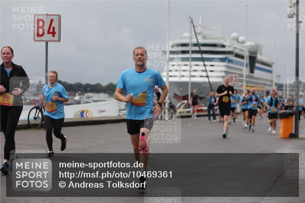 13.09.2026 - Kiel Lauf Andreas Tolksdorf http://msf.ph/oto/10469361 13.09.2026 12:09:20 Kiellinie 4, 7433, 5728, 83 meine-sportfotos.de