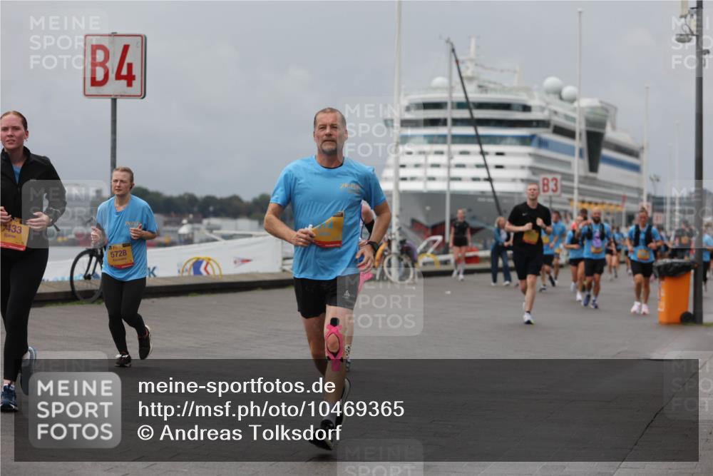 13.09.2026 - Kiel Lauf Andreas Tolksdorf http://msf.ph/oto/10469365 13.09.2026 12:09:20 Kiellinie 4, 7433, 5728, 3 meine-sportfotos.de