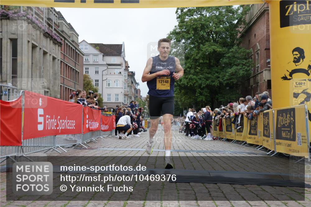 13.09.2026 - Kiel Lauf Yannick Fuchs http://msf.ph/oto/10469376 13.09.2026 10:22:29 Ziel 8240, 1987, 3732, 4621, 8708, 12148, 151, 5603, 9681, 12148 meine-sportfotos.de