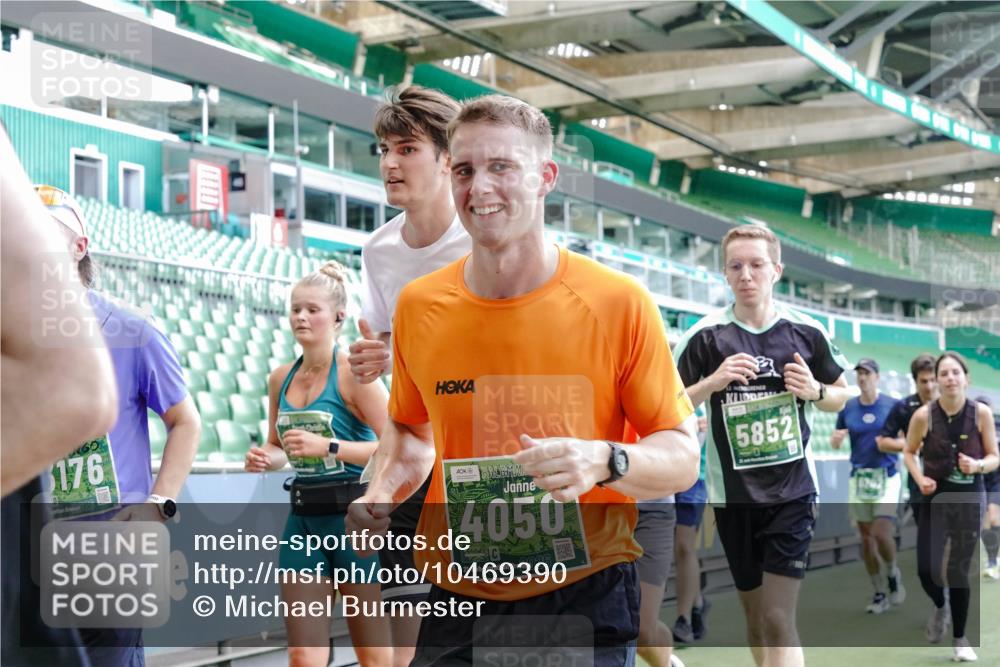 13.09.2026 - 21. swb-Marathon Bremen Michael Burmester http://msf.ph/oto/10469390 13.09.2026 13:14:03 Laufen im Stadion 183, 270, 278, 349, 460, 576, 600, 631, 695, 702, 768, 933, 950, 956, 1005, 1008, 1143, 1392, 1408, 1426, 1573, 1596, 1641, 1818, 1819, 1991, 2005, 2024, 2035, 2079, 2233, 2264, 2314, 2387, 2412, 2439, 2457, 2461, 2478, 2494, 2521, 2540, 2564, 2612, 2665, 2684, 2693, 2765, 2773, 2792, 2816, 2829, 2838, 2860, 2865, 2884, 2887, 2921, 2972, 2975, 2978, 3016, 3111, 3209, 3253, 3277, 3293, 3304, 3313, 3378, 3405, 3428, 3434, 3653, 3661, 3680, 4034, 4080 meine-sportfotos.de