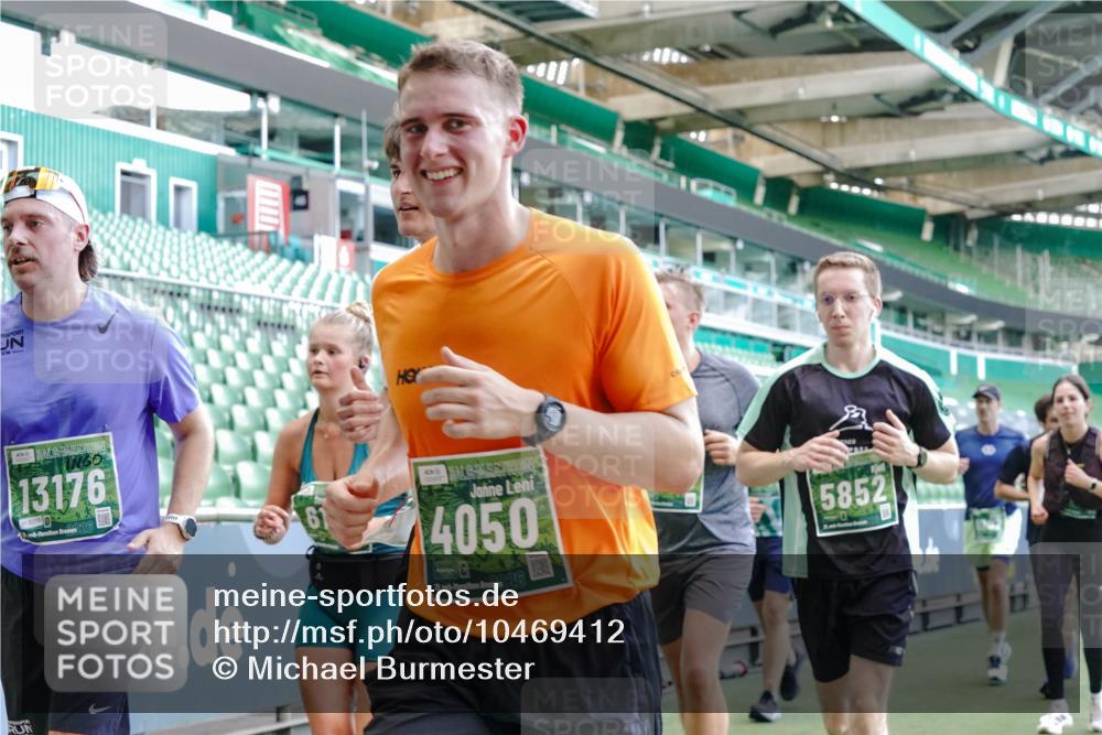 13.09.2026 - 21. swb-Marathon Bremen Michael Burmester http://msf.ph/oto/10469412 13.09.2026 13:14:03 Laufen im Stadion 183, 270, 278, 349, 460, 576, 600, 631, 695, 702, 768, 933, 950, 956, 1005, 1008, 1143, 1392, 1408, 1426, 1573, 1596, 1641, 1818, 1819, 1991, 2005, 2024, 2035, 2079, 2233, 2264, 2314, 2387, 2412, 2439, 2457, 2461, 2478, 2494, 2521, 2540, 2564, 2612, 2665, 2684, 2693, 2765, 2773, 2792, 2816, 2829, 2838, 2860, 2865, 2884, 2887, 2921, 2972, 2975, 2978, 3016, 3111, 3209, 3253, 3277, 3293, 3304, 3313, 3378, 3405, 3428, 3434, 3653, 3661, 3680, 4034, 4080 meine-sportfotos.de