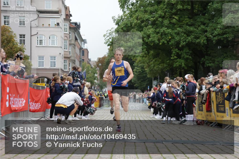 13.09.2026 - Kiel Lauf Yannick Fuchs http://msf.ph/oto/10469435 13.09.2026 10:22:36 Ziel 151, 5603, 8240, 1987, 3732, 4621, 8708, 5326, 1987, 3732, 12148 meine-sportfotos.de