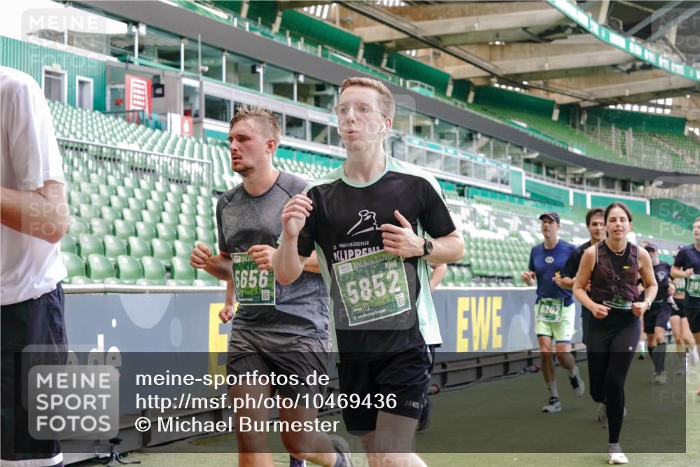 13.09.2026 - 21. swb-Marathon Bremen Michael Burmester http://msf.ph/oto/10469436 13.09.2026 13:14:04 Laufen im Stadion 183, 270, 278, 349, 460, 576, 600, 631, 695, 702, 768, 933, 950, 956, 1005, 1008, 1143, 1392, 1408, 1426, 1573, 1596, 1641, 1818, 1819, 1991, 2005, 2024, 2035, 2079, 2233, 2264, 2314, 2387, 2412, 2439, 2457, 2461, 2478, 2494, 2521, 2540, 2564, 2612, 2665, 2684, 2693, 2765, 2773, 2792, 2816, 2829, 2838, 2860, 2865, 2884, 2887, 2921, 2972, 2975, 2978, 3016, 3111, 3209, 3253, 3277, 3293, 3304, 3313, 3378, 3405, 3428, 3434, 3653, 3661, 3680, 4034, 4080 meine-sportfotos.de