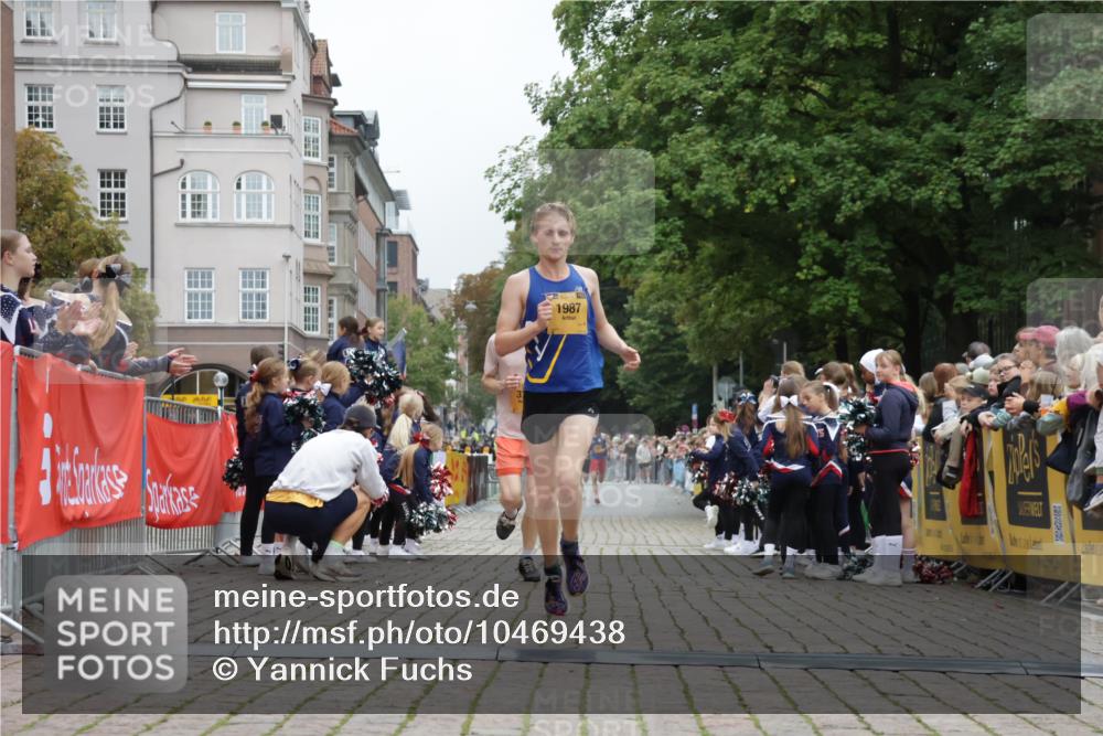 13.09.2026 - Kiel Lauf Yannick Fuchs http://msf.ph/oto/10469438 13.09.2026 10:22:36 Ziel 151, 5603, 8240, 1987, 3732, 4621, 8708, 5326, 1987, 3732, 12148 meine-sportfotos.de