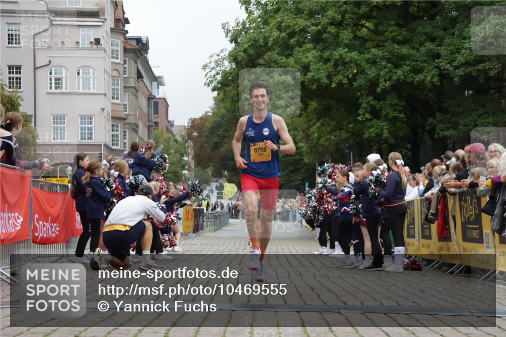 13.09.2026 - Kiel Lauf Yannick Fuchs http://msf.ph/oto/10469555 13.09.2026 10:22:46 Ziel 5326, 5603, 151, 4621, 8240, 8708, 9678, 3732, 8708 meine-sportfotos.de