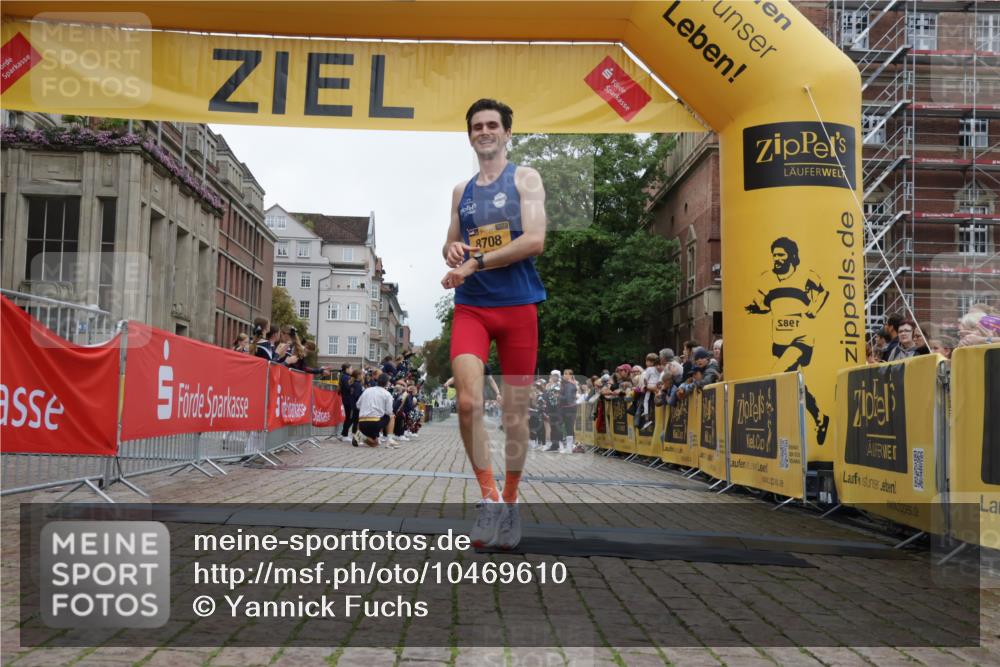 13.09.2026 - Kiel Lauf Yannick Fuchs http://msf.ph/oto/10469610 13.09.2026 10:22:49 Ziel 5326, 5603, 151, 4621, 5603, 8240, 9678, 4621, 8708 meine-sportfotos.de
