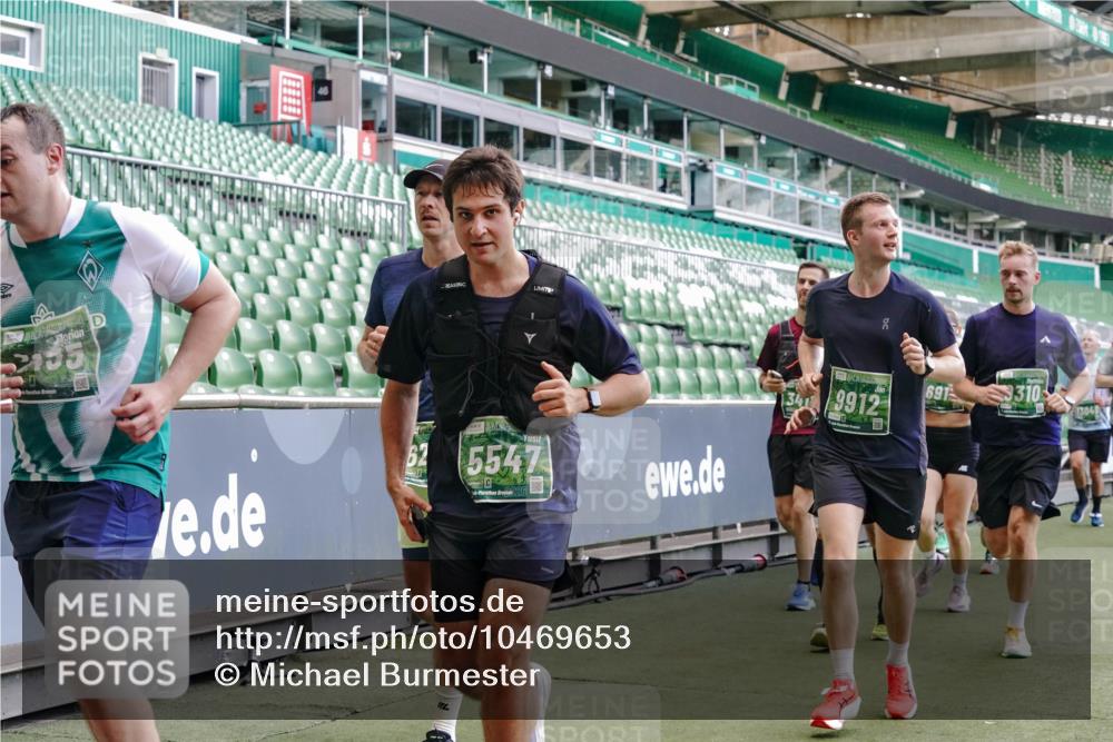 13.09.2026 - 21. swb-Marathon Bremen Michael Burmester http://msf.ph/oto/10469653 13.09.2026 13:14:06 Laufen im Stadion 183, 270, 278, 349, 414, 460, 576, 600, 631, 695, 702, 768, 933, 950, 956, 1005, 1008, 1143, 1392, 1408, 1426, 1573, 1596, 1641, 1818, 1819, 1991, 2005, 2024, 2035, 2079, 2233, 2264, 2314, 2387, 2412, 2439, 2457, 2461, 2478, 2494, 2521, 2540, 2564, 2612, 2665, 2684, 2693, 2737, 2773, 2792, 2816, 2829, 2838, 2860, 2861, 2865, 2884, 2887, 2921, 2972, 2975, 2978, 3016, 3111, 3209, 3253, 3277, 3293, 3304, 3313, 3378, 3405, 3428, 3434, 3653, 3661, 3680, 4034, 4080 meine-sportfotos.de