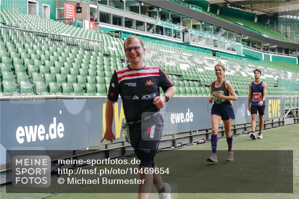 13.09.2026 - 21. swb-Marathon Bremen Michael Burmester http://msf.ph/oto/10469654 13.09.2026 12:58:01 Laufen im Stadion 141, 148, 334, 511, 672, 769, 776, 789, 790, 857, 909, 1010, 1119, 1191, 1199, 1254, 1281, 1535, 1601, 1642, 1647, 1752, 1809, 1881, 1900, 1931, 1933, 2046, 2051, 2075, 2324, 2343, 2367, 2371, 2397, 2402, 2423, 2425, 2493, 2634, 2640, 2671, 2761, 2771, 2807, 2903, 2904, 3051, 3078, 3120, 3138, 3148, 3182, 3186, 3319, 3338, 3435, 3450, 3458, 3514, 3534, 3560, 3634, 3655, 3685, 3690, 3695, 3760, 3813, 3866, 3933, 3939, 4101, 4316, 4319, 205 meine-sportfotos.de