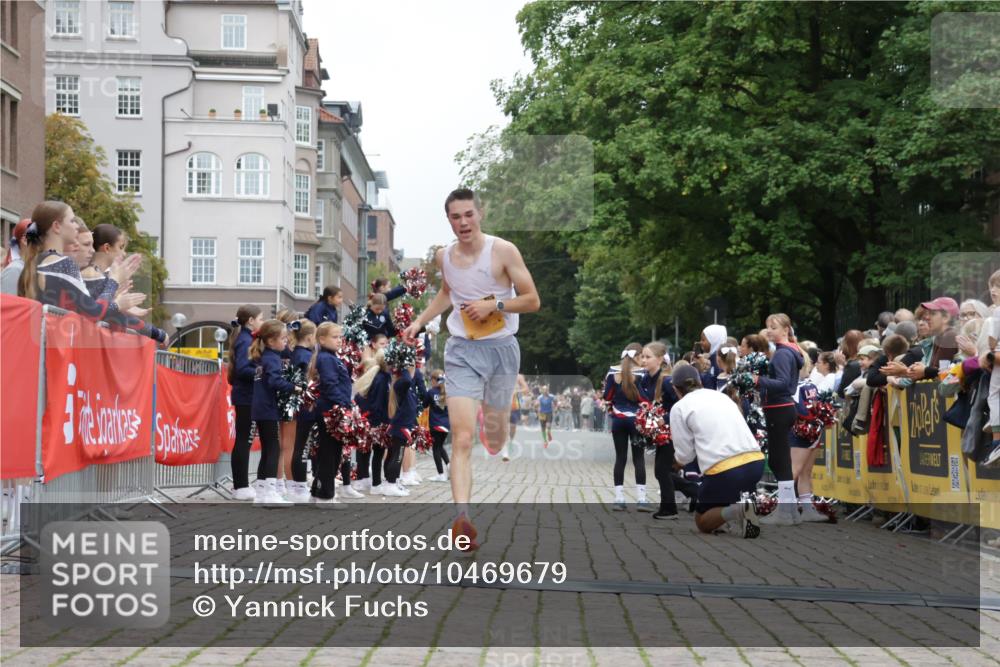 13.09.2026 - Kiel Lauf Yannick Fuchs http://msf.ph/oto/10469679 13.09.2026 10:23:01 Ziel 9678, 151, 5326, 5603, 8240, 3465, 4645, 8809, 10568, 8240 meine-sportfotos.de