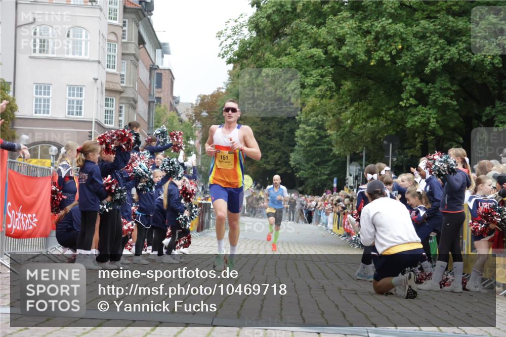 13.09.2026 - Kiel Lauf Yannick Fuchs http://msf.ph/oto/10469718 13.09.2026 10:23:08 Ziel 8809, 9678, 10568, 151, 5326, 5603, 3465, 4645, 6302, 151, 8240 meine-sportfotos.de