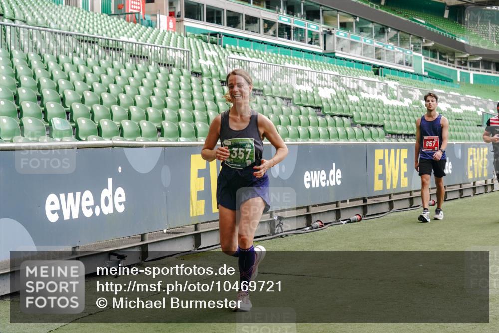 13.09.2026 - 21. swb-Marathon Bremen Michael Burmester http://msf.ph/oto/10469721 13.09.2026 12:58:02 Laufen im Stadion 141, 148, 334, 511, 672, 769, 776, 789, 790, 857, 909, 1010, 1119, 1191, 1199, 1254, 1281, 1535, 1601, 1642, 1647, 1752, 1809, 1881, 1900, 1931, 1933, 2046, 2051, 2075, 2324, 2343, 2367, 2371, 2397, 2402, 2423, 2425, 2493, 2634, 2640, 2671, 2761, 2771, 2807, 2903, 2904, 3021, 3051, 3078, 3120, 3138, 3148, 3182, 3186, 3319, 3338, 3435, 3450, 3458, 3514, 3534, 3560, 3634, 3655, 3685, 3690, 3695, 3760, 3813, 3866, 3933, 3939, 4101, 4316, 4319, 205 meine-sportfotos.de