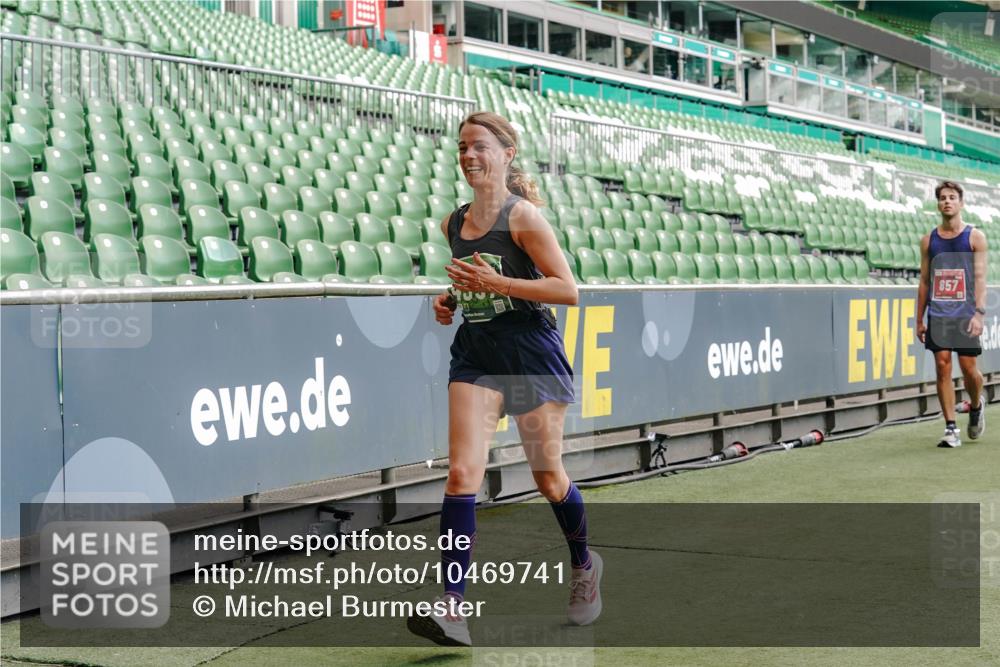 13.09.2026 - 21. swb-Marathon Bremen Michael Burmester http://msf.ph/oto/10469741 13.09.2026 12:58:02 Laufen im Stadion 141, 148, 334, 511, 672, 769, 776, 789, 790, 857, 909, 1010, 1119, 1191, 1199, 1254, 1281, 1535, 1601, 1642, 1647, 1752, 1809, 1881, 1900, 1931, 1933, 2046, 2051, 2075, 2324, 2343, 2367, 2371, 2397, 2402, 2423, 2425, 2493, 2634, 2640, 2671, 2761, 2771, 2807, 2903, 2904, 3021, 3051, 3078, 3120, 3138, 3148, 3182, 3186, 3319, 3338, 3435, 3450, 3458, 3514, 3534, 3560, 3634, 3655, 3685, 3690, 3695, 3760, 3813, 3866, 3933, 3939, 4101, 4316, 4319, 205 meine-sportfotos.de