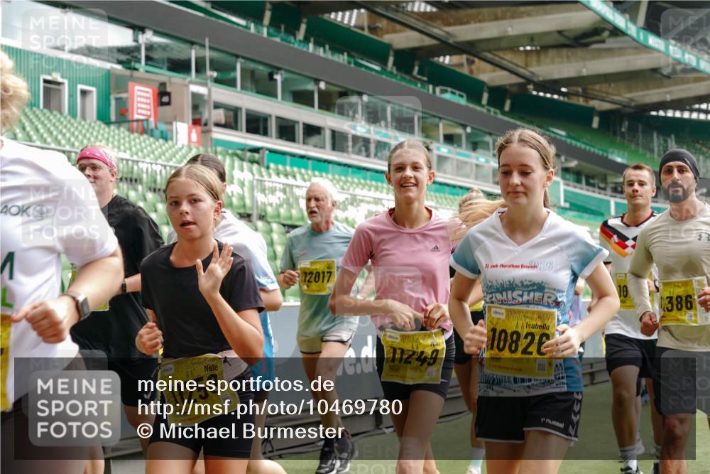 13.09.2026 - 21. swb-Marathon Bremen Michael Burmester http://msf.ph/oto/10469780 13.09.2026 10:36:21 Laufen im Stadion 10092, 10093, 10144, 10152, 10153, 10154, 10157, 10160, 10173, 10175, 10181, 10182, 10186, 10187, 10195, 10198, 10237, 10245, 10251, 10257, 10263, 10272, 10275, 10278, 10291, 10296, 10306, 10309, 10327, 10331, 10332, 10338, 10357, 10377, 10382, 10390, 10403, 10409, 10411, 10420, 10427, 10429, 10439, 10473, 10477, 10481, 10492, 10497, 10500, 10528, 10531, 10560, 10569, 10607, 10613, 10617, 10633, 10636, 10647, 10648, 10659, 10671, 10672, 10715 meine-sportfotos.de