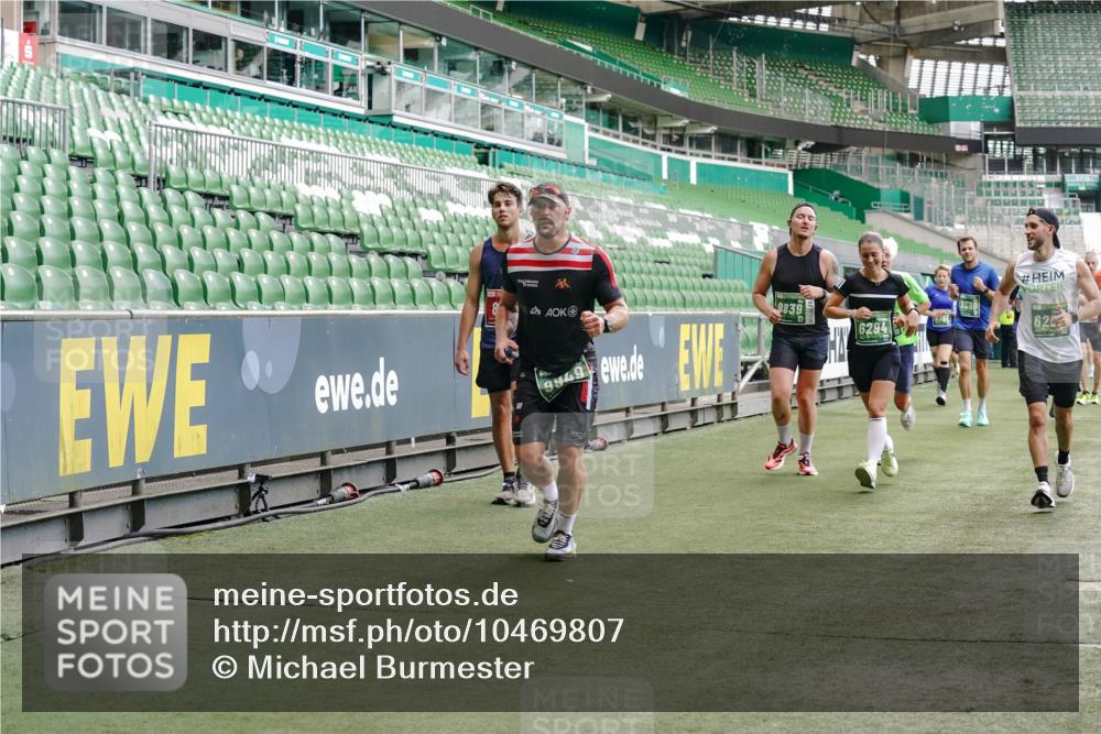 13.09.2026 - 21. swb-Marathon Bremen Michael Burmester http://msf.ph/oto/10469807 13.09.2026 12:58:04 Laufen im Stadion 141, 148, 334, 511, 672, 769, 776, 789, 790, 857, 909, 1010, 1119, 1191, 1199, 1254, 1281, 1535, 1601, 1642, 1647, 1752, 1809, 1881, 1900, 1931, 1933, 2046, 2051, 2075, 2324, 2343, 2367, 2371, 2397, 2402, 2423, 2425, 2493, 2634, 2640, 2671, 2761, 2771, 2807, 2903, 2904, 3021, 3051, 3078, 3120, 3138, 3148, 3182, 3186, 3319, 3338, 3435, 3450, 3458, 3514, 3534, 3560, 3634, 3655, 3685, 3690, 3695, 3760, 3813, 3866, 3933, 3939, 4101, 4316, 4319, 205 meine-sportfotos.de