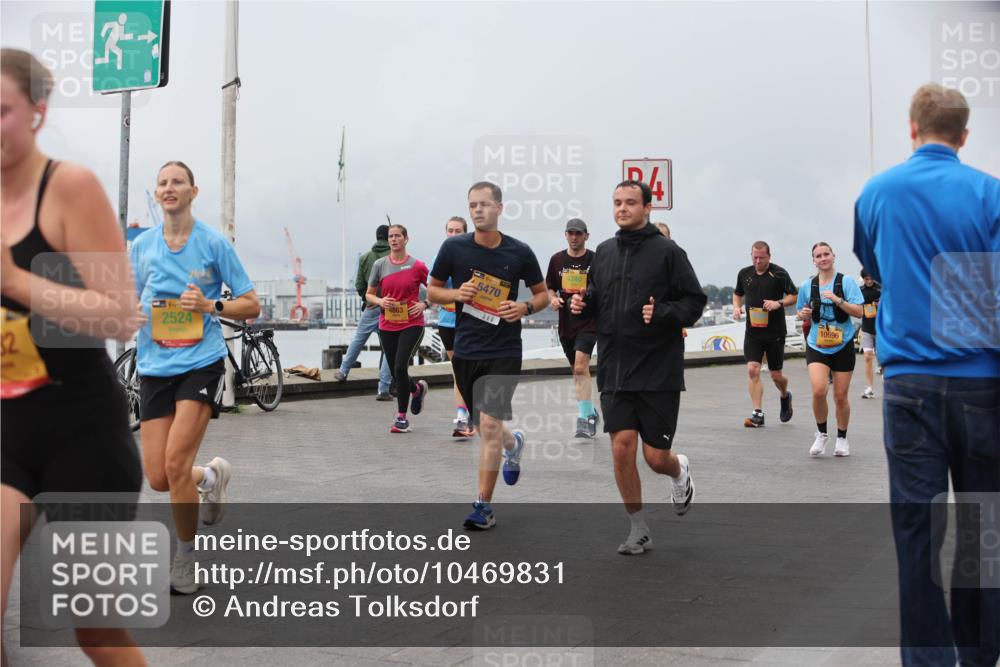 13.09.2026 - Kiel Lauf Andreas Tolksdorf http://msf.ph/oto/10469831 13.09.2026 12:09:49 Kiellinie 82, 2524, 5470, 34, 10696 meine-sportfotos.de