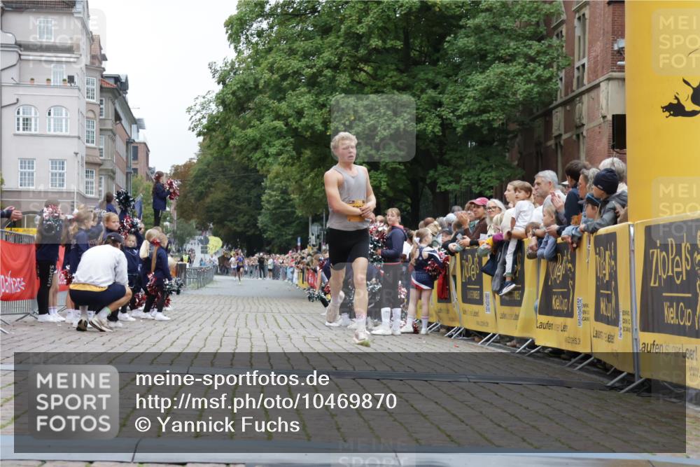 13.09.2026 - Kiel Lauf Yannick Fuchs http://msf.ph/oto/10469870 13.09.2026 10:23:23 Ziel 3465, 4645, 6302, 8809, 5326, 8809, 9678, 10568, 716, 2937, 5326 meine-sportfotos.de