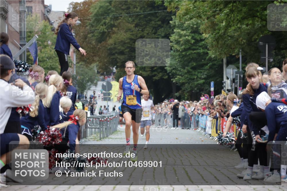 13.09.2026 - Kiel Lauf Yannick Fuchs http://msf.ph/oto/10469901 13.09.2026 10:23:34 Ziel 716, 2937, 6302, 3465, 4645, 8809, 9678, 10568 meine-sportfotos.de