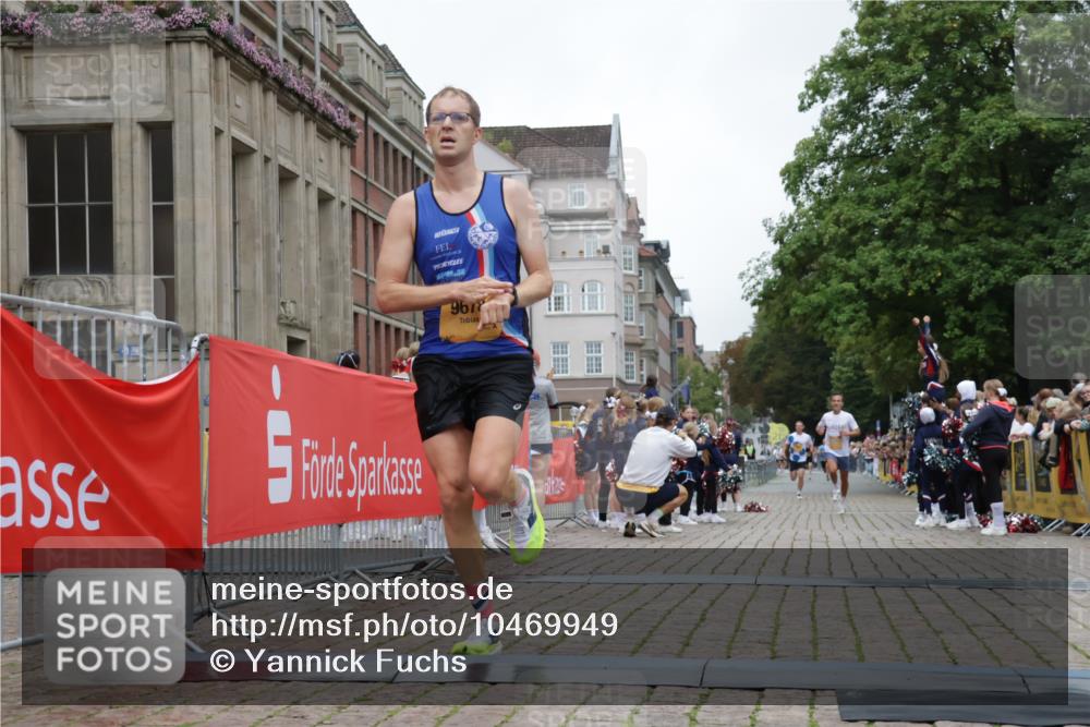13.09.2026 - Kiel Lauf Yannick Fuchs http://msf.ph/oto/10469949 13.09.2026 10:23:40 Ziel 716, 2937, 3465, 4645, 6302, 8809, 9678, 10568, 9678 meine-sportfotos.de