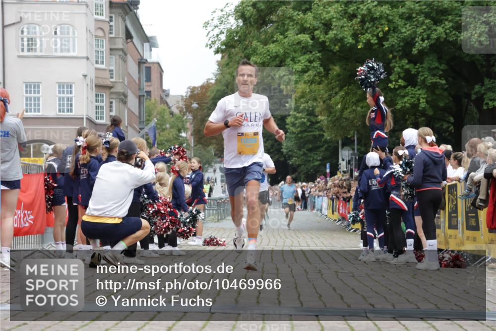13.09.2026 - Kiel Lauf Yannick Fuchs http://msf.ph/oto/10469966 13.09.2026 10:23:43 Ziel 716, 2937, 3465, 4645, 6302, 8809, 10568, 9678, 10568 meine-sportfotos.de