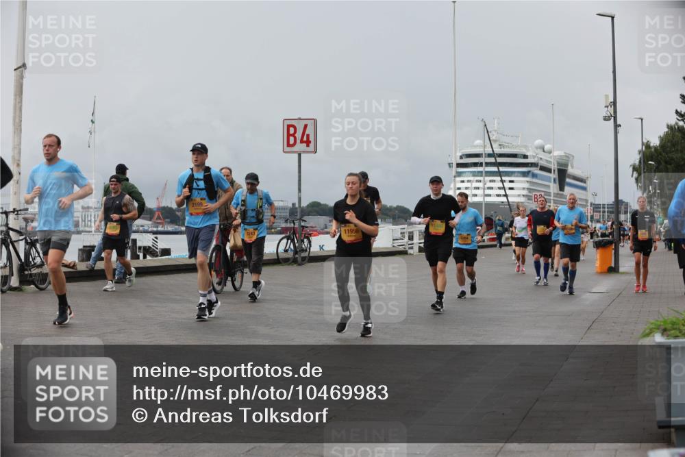 13.09.2026 - Kiel Lauf Andreas Tolksdorf http://msf.ph/oto/10469983 13.09.2026 12:09:57 Kiellinie 2199, 243, 4, 11956, 455 meine-sportfotos.de