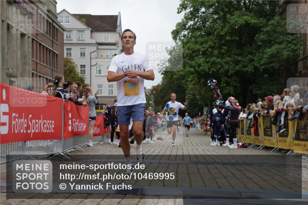 13.09.2026 - Kiel Lauf Yannick Fuchs http://msf.ph/oto/10469995 13.09.2026 10:23:45 Ziel 2937, 716, 3465, 4645, 6302, 8809, 10568, 8809, 9678, 10568 meine-sportfotos.de