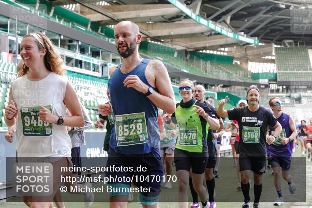 13.09.2026 - 21. swb-Marathon Bremen Michael Burmester http://msf.ph/oto/10470170 13.09.2026 13:14:13 Laufen im Stadion 183, 270, 278, 300, 349, 414, 460, 576, 600, 631, 695, 702, 768, 933, 950, 956, 1005, 1008, 1143, 1392, 1408, 1426, 1573, 1596, 1641, 1818, 1819, 1991, 2024, 2035, 2079, 2233, 2264, 2314, 2387, 2412, 2439, 2457, 2461, 2478, 2494, 2521, 2540, 2564, 2612, 2665, 2684, 2690, 2691, 2693, 2737, 2773, 2792, 2816, 2829, 2838, 2861, 2865, 2884, 2887, 2921, 2972, 2978, 3016, 3111, 3209, 3253, 3277, 3293, 3304, 3313, 3355, 3378, 3405, 3428, 3653, 3661, 3680, 4034, 4080, 4306 meine-sportfotos.de