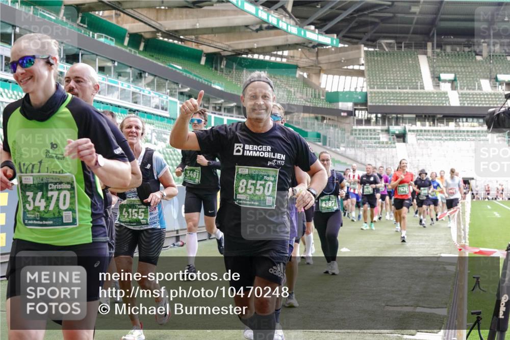 13.09.2026 - 21. swb-Marathon Bremen Michael Burmester http://msf.ph/oto/10470248 13.09.2026 13:14:15 Laufen im Stadion 183, 270, 278, 300, 349, 414, 460, 576, 600, 631, 695, 702, 768, 933, 950, 956, 1005, 1008, 1047, 1143, 1392, 1408, 1426, 1573, 1596, 1641, 1818, 1819, 1991, 2024, 2035, 2079, 2233, 2314, 2387, 2412, 2439, 2457, 2461, 2478, 2494, 2521, 2540, 2564, 2612, 2665, 2684, 2690, 2691, 2693, 2737, 2773, 2792, 2816, 2829, 2838, 2861, 2865, 2884, 2887, 2921, 2972, 2978, 3016, 3111, 3209, 3253, 3277, 3293, 3304, 3313, 3355, 3378, 3405, 3428, 3653, 3661, 3680, 4034, 4080, 4306, 703 meine-sportfotos.de