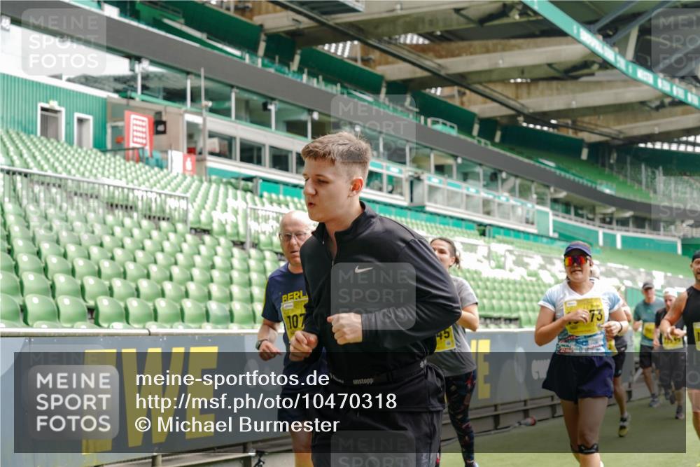 13.09.2026 - 21. swb-Marathon Bremen Michael Burmester http://msf.ph/oto/10470318 13.09.2026 10:36:29 Laufen im Stadion 10092, 10093, 10144, 10152, 10153, 10154, 10160, 10173, 10175, 10181, 10182, 10186, 10187, 10195, 10198, 10237, 10245, 10251, 10257, 10263, 10272, 10275, 10278, 10291, 10296, 10306, 10309, 10327, 10331, 10332, 10338, 10357, 10377, 10382, 10390, 10403, 10409, 10411, 10420, 10427, 10429, 10439, 10444, 10473, 10477, 10481, 10492, 10497, 10500, 10516, 10528, 10531, 10560, 10569, 10607, 10613, 10617, 10633, 10636, 10647, 10648, 10659, 10663, 10671, 10672, 10715 meine-sportfotos.de