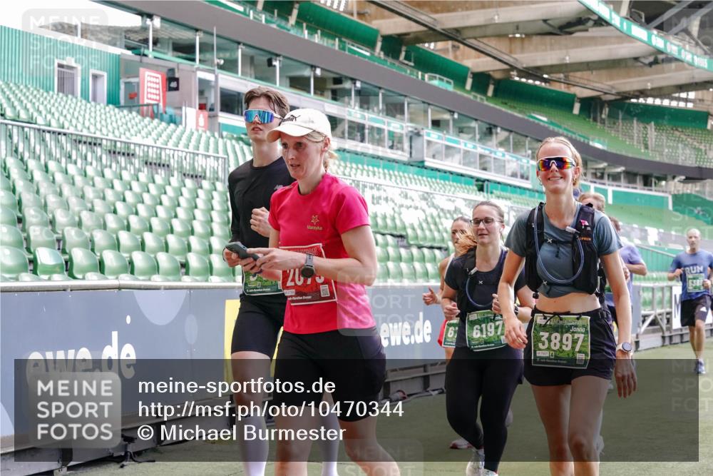 13.09.2026 - 21. swb-Marathon Bremen Michael Burmester http://msf.ph/oto/10470344 13.09.2026 13:14:17 Laufen im Stadion 183, 270, 278, 300, 349, 414, 460, 576, 600, 631, 695, 702, 768, 933, 950, 956, 1005, 1008, 1047, 1143, 1392, 1408, 1426, 1573, 1596, 1641, 1818, 1819, 1991, 2024, 2035, 2079, 2233, 2314, 2387, 2412, 2439, 2457, 2461, 2494, 2521, 2540, 2564, 2612, 2665, 2690, 2691, 2693, 2737, 2773, 2792, 2816, 2829, 2838, 2861, 2865, 2884, 2887, 2921, 2972, 2978, 3016, 3111, 3209, 3253, 3277, 3293, 3304, 3313, 3355, 3378, 3405, 3428, 3653, 3661, 3680, 4034, 4080, 4306, 703 meine-sportfotos.de