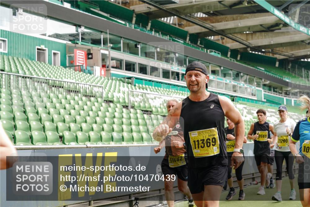 13.09.2026 - 21. swb-Marathon Bremen Michael Burmester http://msf.ph/oto/10470439 13.09.2026 10:36:31 Laufen im Stadion 10092, 10093, 10144, 10152, 10153, 10154, 10160, 10173, 10175, 10181, 10182, 10186, 10187, 10195, 10198, 10237, 10245, 10251, 10257, 10263, 10272, 10275, 10278, 10291, 10296, 10306, 10309, 10327, 10331, 10332, 10338, 10357, 10377, 10382, 10390, 10403, 10409, 10411, 10420, 10427, 10429, 10439, 10444, 10473, 10477, 10481, 10492, 10497, 10500, 10516, 10528, 10531, 10560, 10569, 10607, 10613, 10617, 10633, 10636, 10647, 10648, 10659, 10663, 10671, 10672, 10715 meine-sportfotos.de