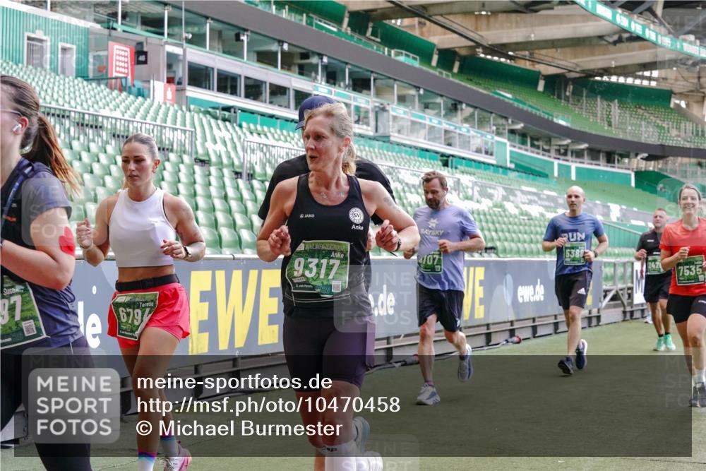 13.09.2026 - 21. swb-Marathon Bremen Michael Burmester http://msf.ph/oto/10470458 13.09.2026 13:14:19 Laufen im Stadion 183, 266, 270, 278, 300, 349, 414, 460, 576, 600, 631, 695, 702, 768, 933, 950, 956, 1005, 1008, 1047, 1143, 1392, 1408, 1426, 1573, 1596, 1641, 1818, 1819, 1991, 2024, 2035, 2079, 2233, 2314, 2387, 2412, 2439, 2457, 2461, 2466, 2484, 2494, 2521, 2540, 2564, 2612, 2665, 2690, 2691, 2693, 2737, 2773, 2792, 2816, 2829, 2838, 2861, 2865, 2884, 2887, 2921, 2972, 2978, 3016, 3111, 3209, 3253, 3277, 3304, 3313, 3355, 3378, 3405, 3428, 3653, 3661, 3680, 4034, 4080, 4306, 703 meine-sportfotos.de