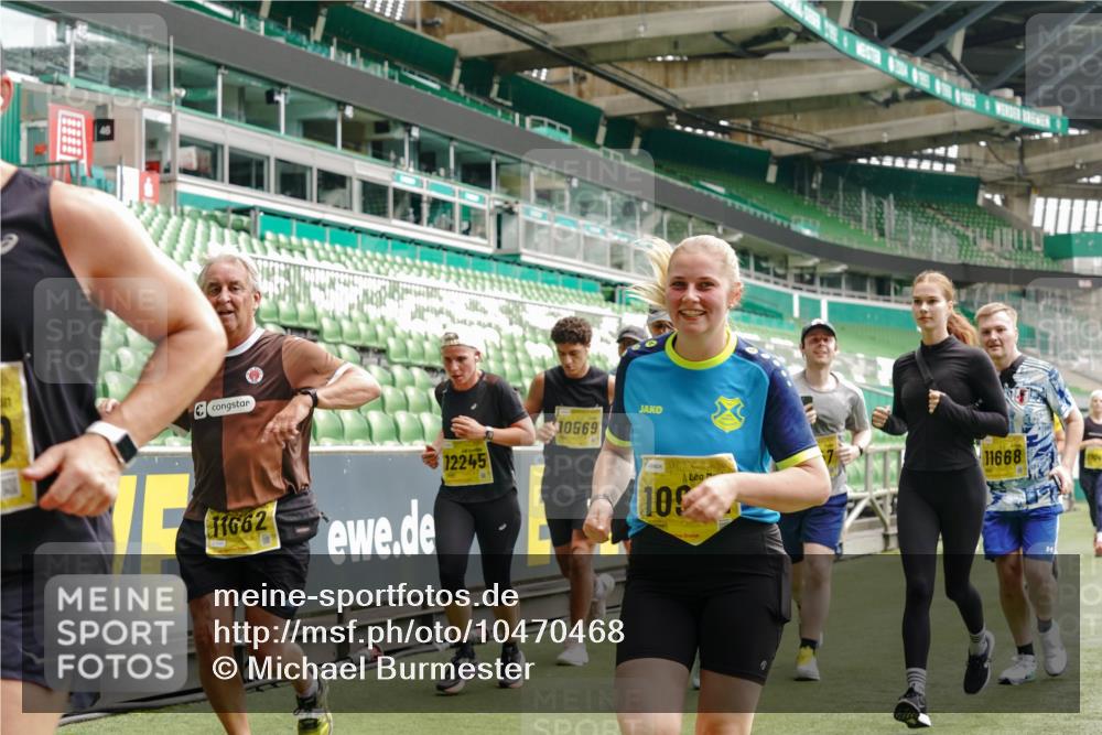 13.09.2026 - 21. swb-Marathon Bremen Michael Burmester http://msf.ph/oto/10470468 13.09.2026 10:36:32 Laufen im Stadion 10092, 10144, 10152, 10153, 10154, 10160, 10173, 10175, 10181, 10182, 10186, 10187, 10195, 10198, 10237, 10245, 10251, 10257, 10263, 10272, 10275, 10278, 10291, 10296, 10306, 10309, 10327, 10331, 10332, 10338, 10357, 10377, 10382, 10390, 10403, 10409, 10411, 10420, 10427, 10429, 10439, 10444, 10473, 10477, 10481, 10492, 10497, 10500, 10516, 10528, 10531, 10560, 10569, 10607, 10613, 10617, 10633, 10636, 10647, 10648, 10659, 10663, 10671, 10672, 10715 meine-sportfotos.de