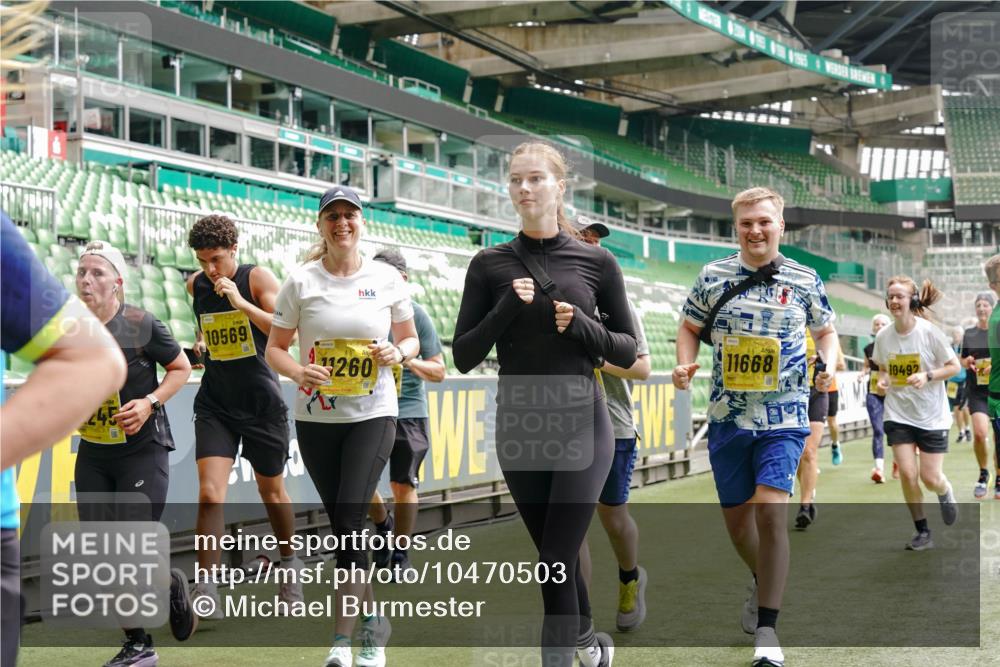 13.09.2026 - 21. swb-Marathon Bremen Michael Burmester http://msf.ph/oto/10470503 13.09.2026 10:36:33 Laufen im Stadion 10092, 10144, 10152, 10153, 10154, 10160, 10173, 10175, 10181, 10182, 10186, 10187, 10195, 10198, 10237, 10245, 10251, 10257, 10263, 10272, 10275, 10278, 10291, 10296, 10306, 10309, 10327, 10331, 10332, 10338, 10357, 10377, 10382, 10390, 10403, 10409, 10411, 10420, 10427, 10429, 10439, 10444, 10473, 10477, 10481, 10492, 10497, 10500, 10516, 10528, 10531, 10560, 10569, 10607, 10613, 10617, 10633, 10636, 10647, 10648, 10659, 10663, 10671, 10672, 10715 meine-sportfotos.de