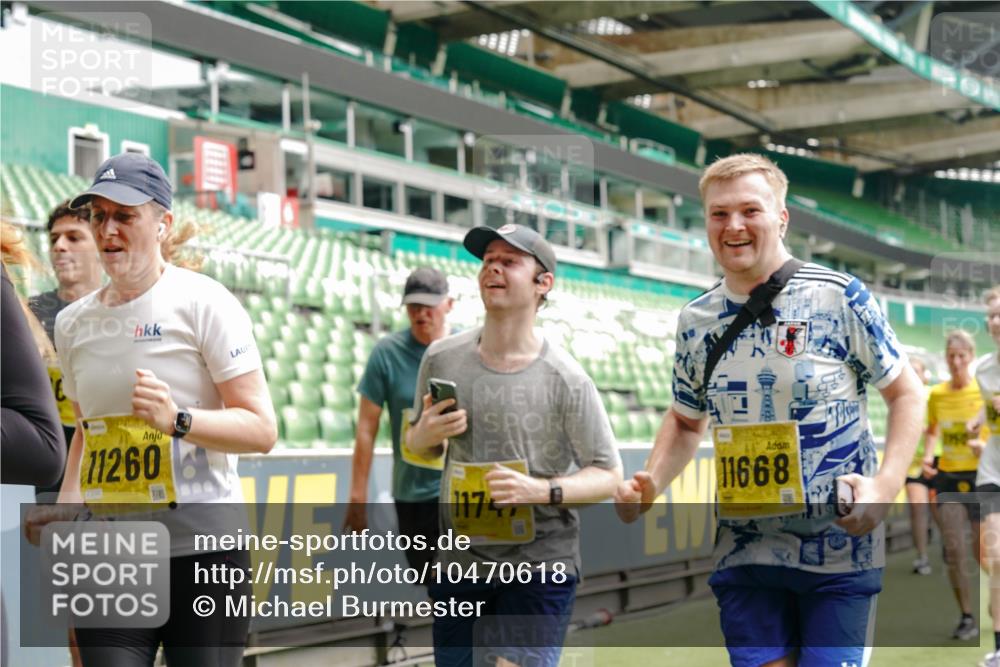 13.09.2026 - 21. swb-Marathon Bremen Michael Burmester http://msf.ph/oto/10470618 13.09.2026 10:36:34 Laufen im Stadion 10092, 10144, 10150, 10152, 10153, 10154, 10160, 10173, 10175, 10181, 10182, 10186, 10187, 10195, 10198, 10237, 10245, 10251, 10257, 10263, 10272, 10275, 10278, 10291, 10296, 10306, 10309, 10315, 10327, 10331, 10332, 10338, 10357, 10377, 10382, 10390, 10403, 10409, 10411, 10420, 10427, 10429, 10439, 10444, 10473, 10477, 10481, 10492, 10497, 10500, 10516, 10531, 10560, 10569, 10607, 10613, 10617, 10633, 10636, 10647, 10648, 10659, 10663, 10671, 10672, 10715 meine-sportfotos.de