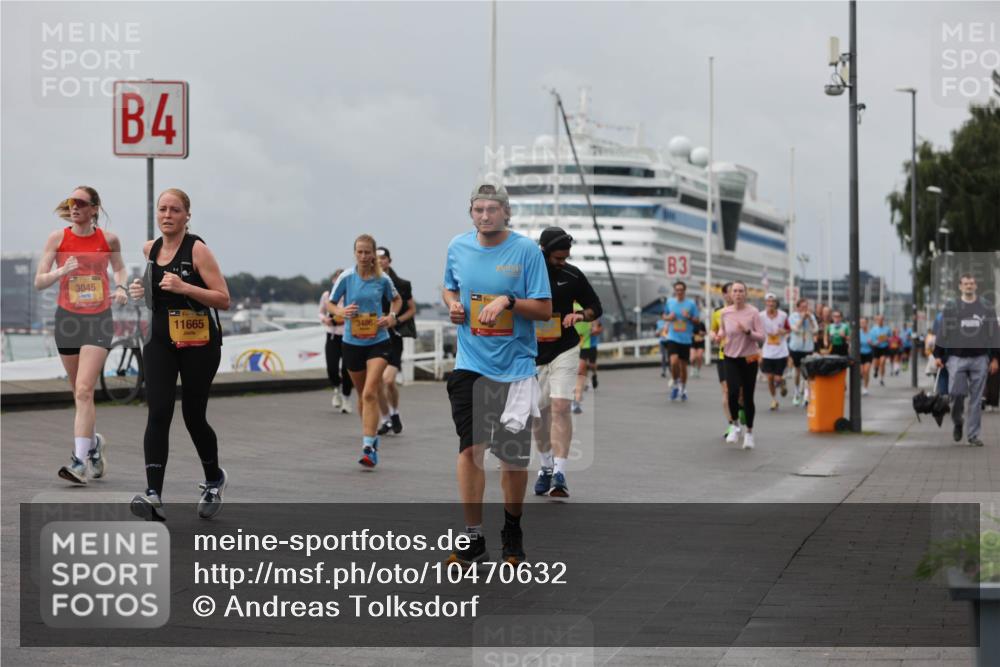 13.09.2026 - Kiel Lauf Andreas Tolksdorf http://msf.ph/oto/10470632 13.09.2026 12:10:35 Kiellinie 3045, 4, 35, 11665, 3486, 3 meine-sportfotos.de
