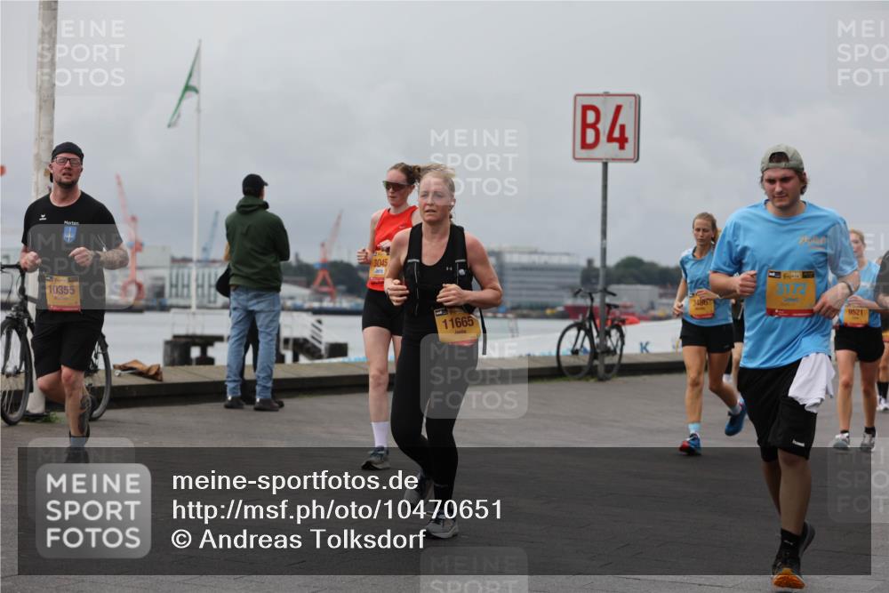 13.09.2026 - Kiel Lauf Andreas Tolksdorf http://msf.ph/oto/10470651 13.09.2026 12:10:36 Kiellinie 10355, 3045, 4, 11665, 3486, 39, 9521 meine-sportfotos.de