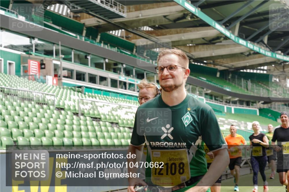 13.09.2026 - 21. swb-Marathon Bremen Michael Burmester http://msf.ph/oto/10470662 13.09.2026 10:36:36 Laufen im Stadion 10092, 10144, 10150, 10152, 10153, 10154, 10160, 10173, 10175, 10181, 10182, 10186, 10187, 10195, 10198, 10237, 10245, 10251, 10257, 10263, 10272, 10275, 10278, 10291, 10296, 10306, 10309, 10315, 10327, 10331, 10332, 10338, 10357, 10377, 10382, 10390, 10403, 10409, 10411, 10420, 10427, 10429, 10439, 10444, 10473, 10477, 10481, 10492, 10497, 10500, 10516, 10531, 10560, 10569, 10607, 10613, 10617, 10633, 10636, 10647, 10648, 10659, 10663, 10671, 10672, 10715 meine-sportfotos.de