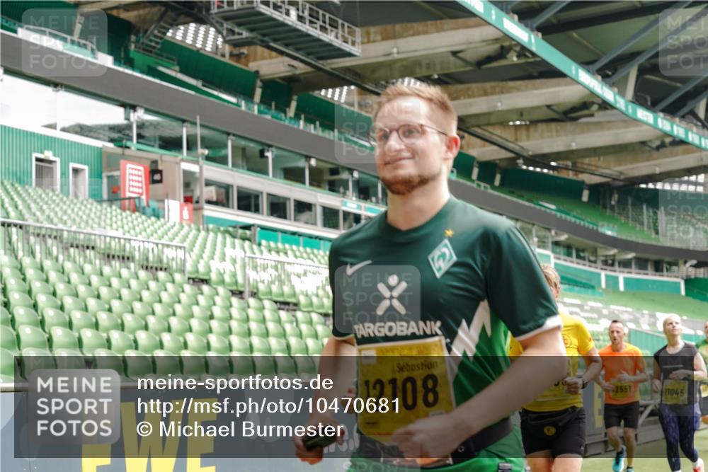13.09.2026 - 21. swb-Marathon Bremen Michael Burmester http://msf.ph/oto/10470681 13.09.2026 10:36:36 Laufen im Stadion 10092, 10144, 10150, 10152, 10153, 10154, 10160, 10173, 10175, 10181, 10182, 10186, 10187, 10195, 10198, 10237, 10245, 10251, 10257, 10263, 10272, 10275, 10278, 10291, 10296, 10306, 10309, 10315, 10327, 10331, 10332, 10338, 10357, 10377, 10382, 10390, 10403, 10409, 10411, 10420, 10427, 10429, 10439, 10444, 10473, 10477, 10481, 10492, 10497, 10500, 10516, 10531, 10560, 10569, 10607, 10613, 10617, 10633, 10636, 10647, 10648, 10659, 10663, 10671, 10672, 10715 meine-sportfotos.de