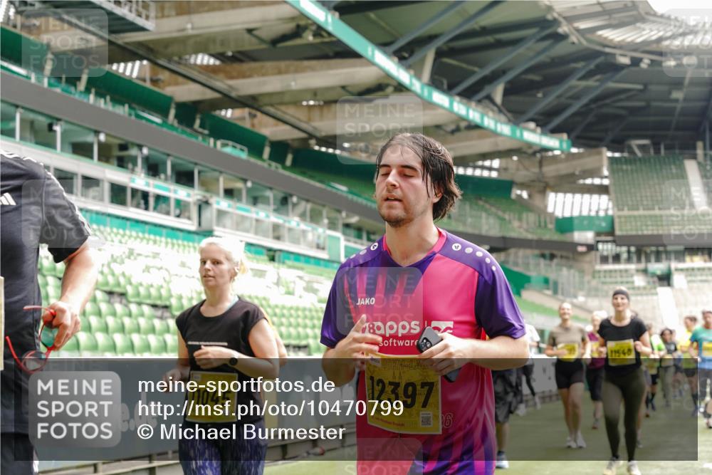 13.09.2026 - 21. swb-Marathon Bremen Michael Burmester http://msf.ph/oto/10470799 13.09.2026 10:36:39 Laufen im Stadion 10092, 10150, 10152, 10153, 10154, 10160, 10173, 10175, 10181, 10182, 10186, 10187, 10195, 10198, 10237, 10245, 10251, 10257, 10263, 10272, 10275, 10278, 10291, 10296, 10306, 10309, 10315, 10327, 10331, 10332, 10338, 10357, 10377, 10382, 10390, 10403, 10409, 10411, 10420, 10429, 10439, 10444, 10473, 10477, 10481, 10492, 10497, 10500, 10516, 10531, 10560, 10569, 10607, 10613, 10617, 10633, 10636, 10647, 10648, 10659, 10663, 10671, 10672, 10674, 10715 meine-sportfotos.de