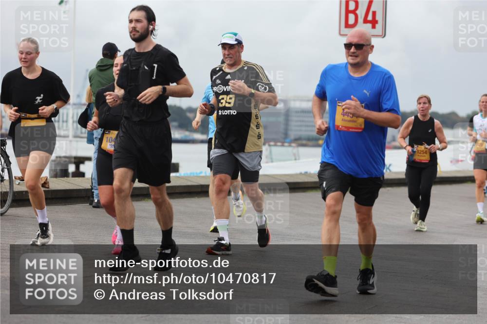 13.09.2026 - Kiel Lauf Andreas Tolksdorf http://msf.ph/oto/10470817 13.09.2026 12:11:24 Kiellinie 104, 104, 4, 39, 445, 1254 meine-sportfotos.de