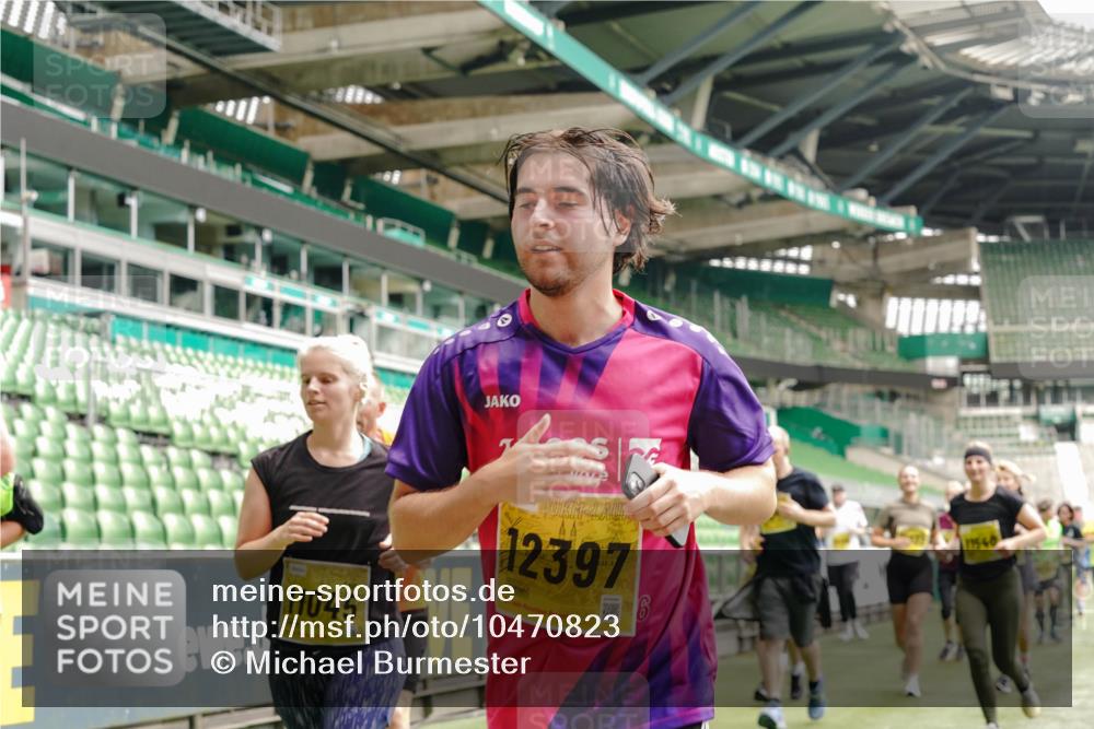 13.09.2026 - 21. swb-Marathon Bremen Michael Burmester http://msf.ph/oto/10470823 13.09.2026 10:36:39 Laufen im Stadion 10092, 10150, 10152, 10153, 10154, 10160, 10173, 10175, 10181, 10182, 10186, 10187, 10195, 10198, 10237, 10245, 10251, 10257, 10263, 10272, 10275, 10278, 10291, 10296, 10306, 10309, 10315, 10327, 10331, 10332, 10338, 10357, 10377, 10382, 10390, 10403, 10409, 10411, 10420, 10429, 10439, 10444, 10473, 10477, 10481, 10492, 10497, 10500, 10516, 10531, 10560, 10569, 10607, 10613, 10617, 10633, 10636, 10647, 10648, 10659, 10663, 10671, 10672, 10674, 10715 meine-sportfotos.de
