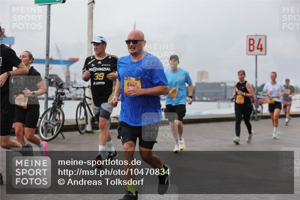 13.09.2026 - Kiel Lauf Andreas Tolksdorf http://msf.ph/oto/10470834 13.09.2026 12:11:26 Kiellinie 10472, 10472, 20, 39, 44, 4 meine-sportfotos.de