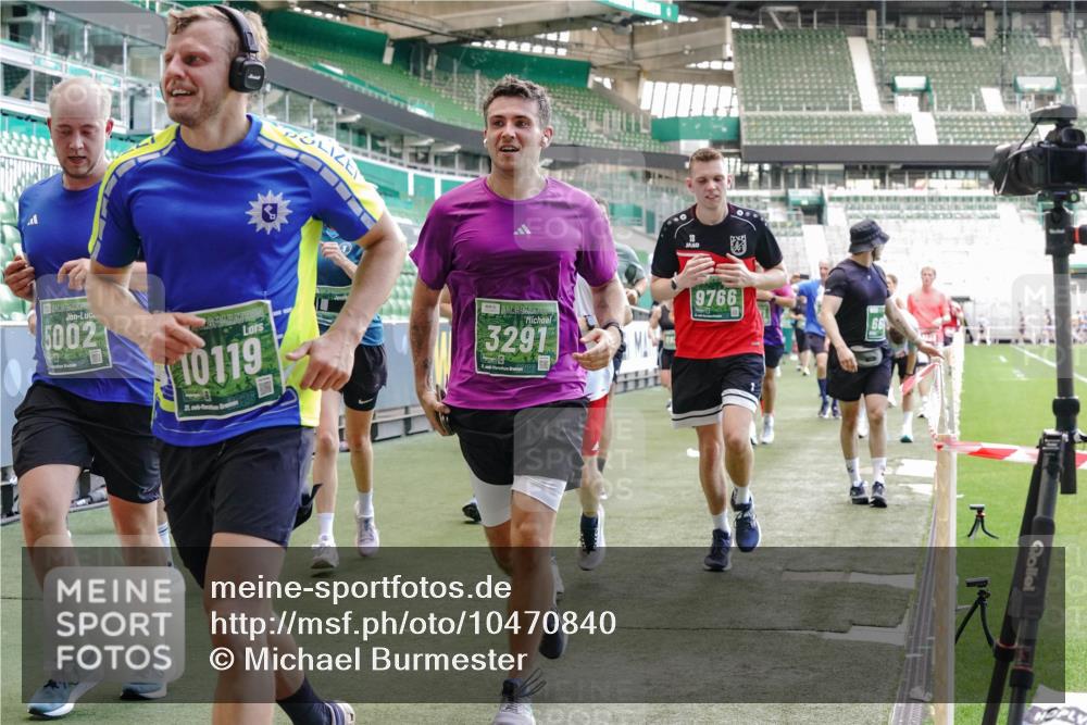 13.09.2026 - 21. swb-Marathon Bremen Michael Burmester http://msf.ph/oto/10470840 13.09.2026 13:14:25 Laufen im Stadion 266, 270, 278, 300, 349, 414, 460, 576, 600, 631, 702, 768, 950, 956, 1005, 1008, 1047, 1143, 1392, 1408, 1426, 1573, 1596, 1641, 1818, 1819, 1991, 2024, 2035, 2079, 2233, 2314, 2387, 2412, 2439, 2457, 2466, 2484, 2494, 2521, 2540, 2564, 2612, 2665, 2690, 2691, 2693, 2737, 2773, 2792, 2816, 2829, 2838, 2861, 2865, 2884, 2887, 2921, 2972, 2978, 3016, 3111, 3209, 3253, 3277, 3304, 3313, 3355, 3378, 3405, 3428, 3653, 3661, 3670, 3680, 4034, 4080, 4306, 703 meine-sportfotos.de