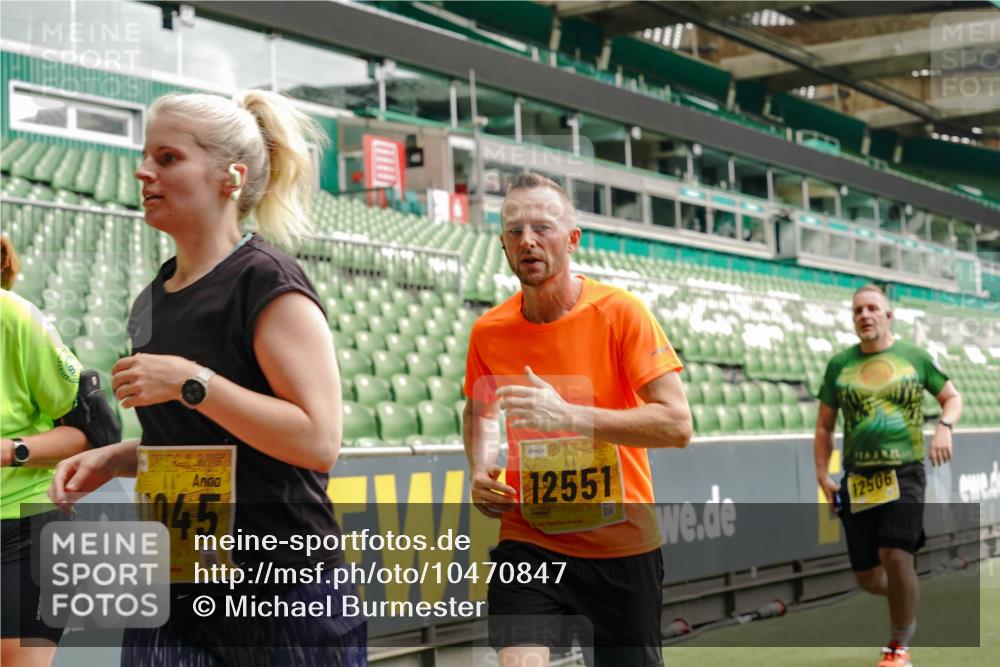 13.09.2026 - 21. swb-Marathon Bremen Michael Burmester http://msf.ph/oto/10470847 13.09.2026 10:36:40 Laufen im Stadion 10092, 10150, 10152, 10153, 10154, 10160, 10173, 10175, 10181, 10182, 10186, 10187, 10195, 10198, 10237, 10245, 10251, 10257, 10263, 10272, 10275, 10278, 10291, 10296, 10306, 10309, 10315, 10327, 10331, 10332, 10338, 10357, 10377, 10382, 10390, 10403, 10409, 10411, 10420, 10429, 10439, 10444, 10473, 10477, 10481, 10492, 10497, 10500, 10516, 10531, 10560, 10569, 10607, 10613, 10617, 10633, 10636, 10647, 10648, 10659, 10663, 10671, 10672, 10674, 10715 meine-sportfotos.de