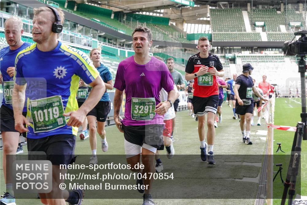 13.09.2026 - 21. swb-Marathon Bremen Michael Burmester http://msf.ph/oto/10470854 13.09.2026 13:14:26 Laufen im Stadion 266, 270, 278, 300, 349, 414, 460, 576, 600, 631, 702, 768, 950, 956, 1005, 1008, 1047, 1143, 1392, 1408, 1426, 1573, 1596, 1641, 1818, 1819, 1991, 2024, 2035, 2079, 2233, 2314, 2387, 2412, 2439, 2457, 2466, 2484, 2494, 2521, 2540, 2564, 2612, 2665, 2690, 2691, 2693, 2737, 2773, 2816, 2829, 2838, 2861, 2865, 2884, 2887, 2921, 2958, 2972, 2978, 3016, 3111, 3209, 3253, 3277, 3304, 3313, 3355, 3378, 3405, 3428, 3653, 3661, 3670, 3680, 4034, 4080, 4306, 703 meine-sportfotos.de